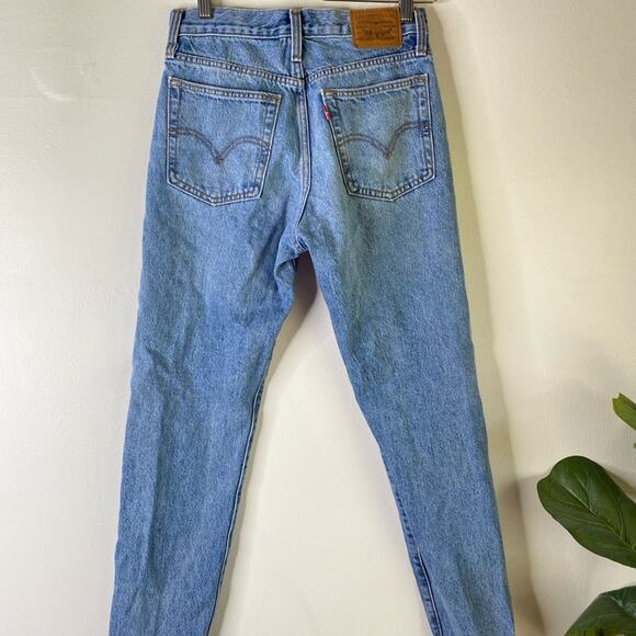 Levi’s Wedgie Icon Fit in Shut Up ankle raw hem high rise medium Wash - Picture 5 of 8